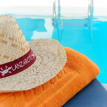 Luis 4 * פוארטו דל כרמן