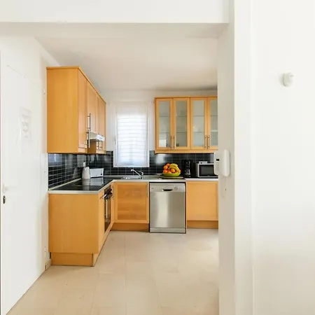 Luis 4 פוארטו דל כרמן